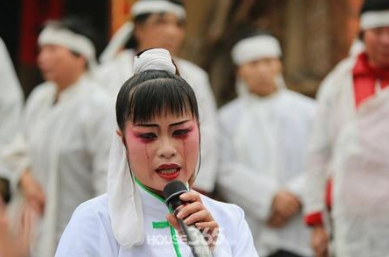 【組圖】福建職業哭靈女月收入2萬 一個月有20多天沉浸在悲傷中(組圖)