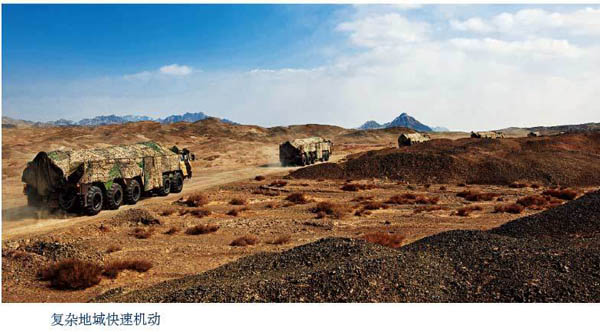 中国二炮杀手锏武器成群现身大漠 警车霸气开道