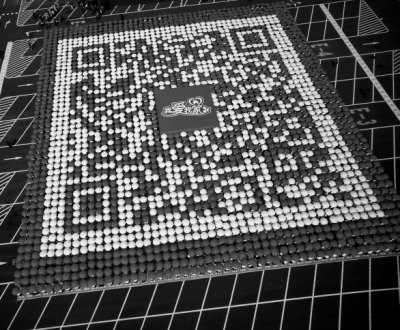 【图】可口可乐组织2499人挑战世界最大人体二维码(图)