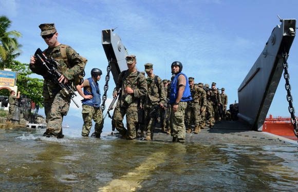 资料图:美国海军陆战队士兵抵达菲律宾苏比克湾