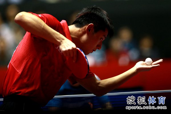 图文世乒赛中国男团晋级四强张继科发球