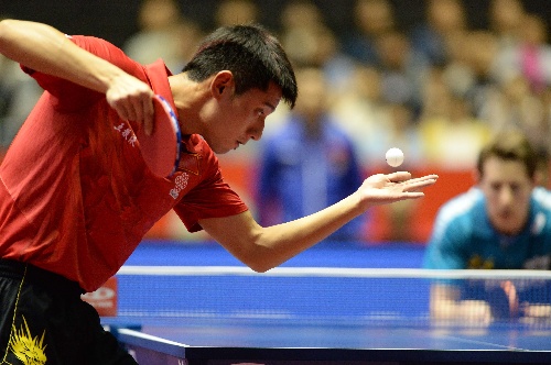 图文:[世乒赛]中国男队晋级四强 张继科发球