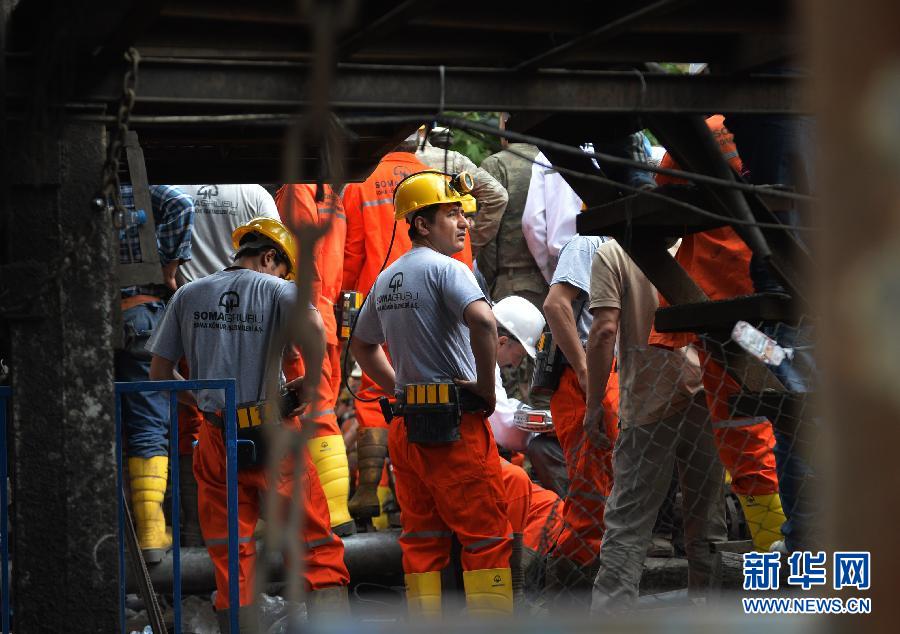土耳其煤矿爆炸301人死亡 紧急挖墓地安葬遇难者