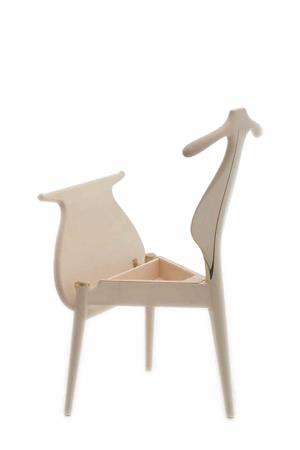 Hans J. Wegner ˹߸ ƷThe Valet Chair pp250 ̴ ( ) 1951 أ ߴ磺515095 cm ϣľ RMB85,500