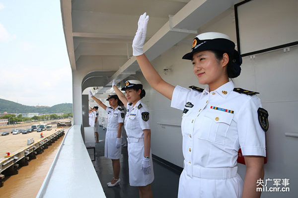 和平方舟号女兵生活图片