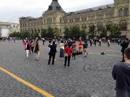 中国大妈把广场舞跳到莫斯科红场