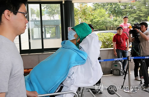韩国哨所枪击案肇事士兵林某从江陵峨山医院被移送至国军江陵医院。