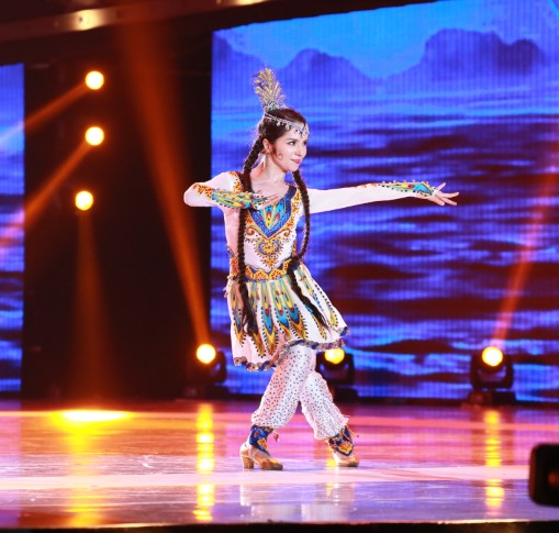 《中国好舞蹈》完美收官 新疆舞者古丽米娜夺冠
