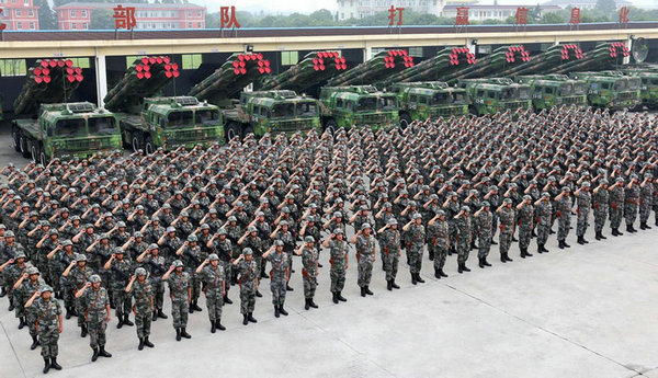 【圖】南京軍區重火箭炮旅轉入一級戰備開赴新疆