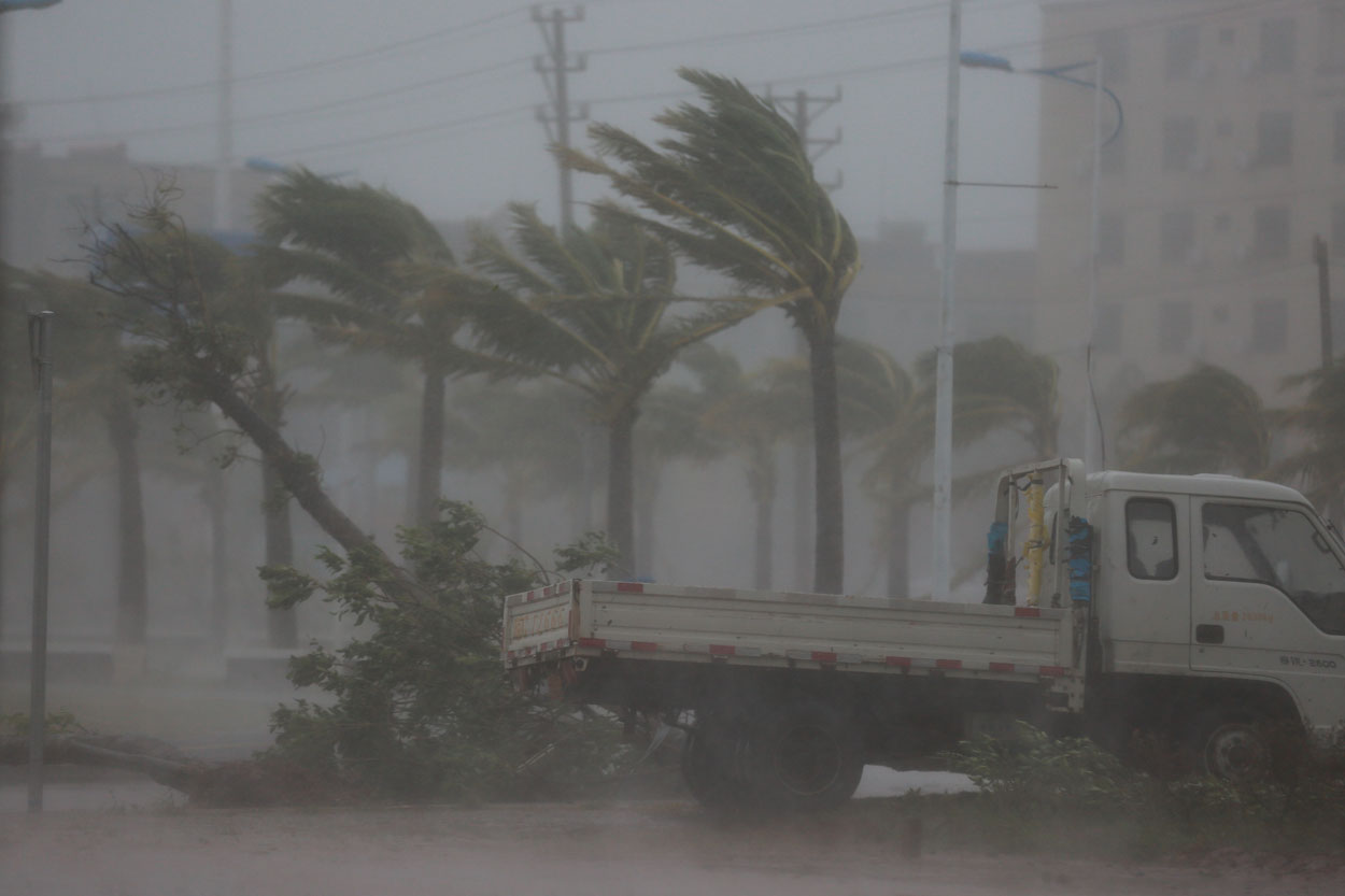 海南威马逊台风图片