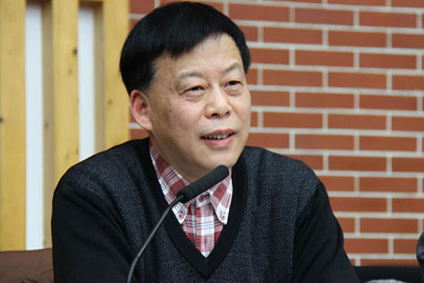 《历史转折中的邓小平》编剧之一黄亚洲。