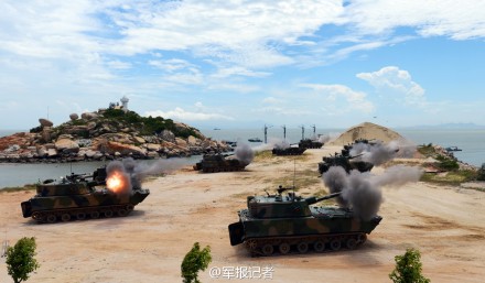 中国陆海空三军开展渡海登陆作战演练