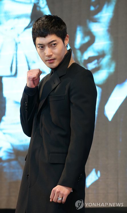 据韩联社报道,根据首尔松坡警署22日发布的消息,韩国歌手兼演员金贤重