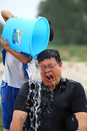 中国冰桶挑战图片