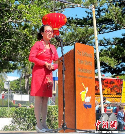 图为澳大利亚新州Wyong市中澳友好协会会长Ruby在中国文化节活动开幕时致辞。　沙长华　摄