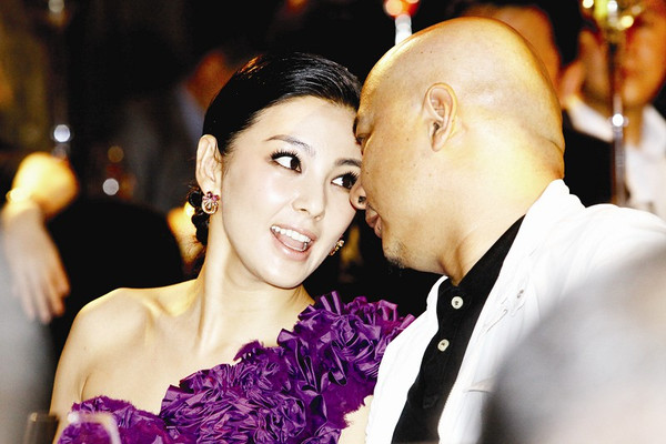 将进行卖淫嫖娼活动的王全安(男,48岁,陕西省人,电影导演),吕某某(女