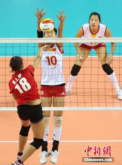 9月23日，仁川亚运会女排小组赛在松林体育馆进行，中国女排以3比0轻取香港队。中新社记者 汤彦俊 摄