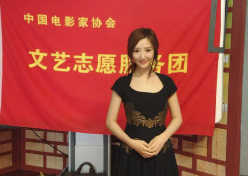 青年演员毛晓彤近日受邀作为中国电影家协会的明星志愿者,带着自己