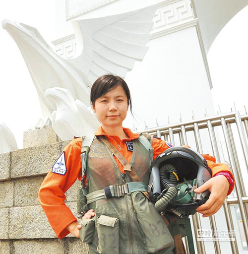 台湾空军女飞行员图片
