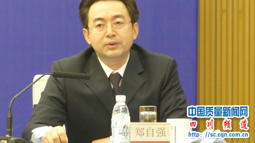 彭州市人民政府副市长郑自强先生就本届时装周作介绍
