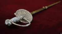 这支镶有钻石的佩剑也是拿破仑所有。2007年一支黄金佩剑曾经拍卖出480万欧元的价格。