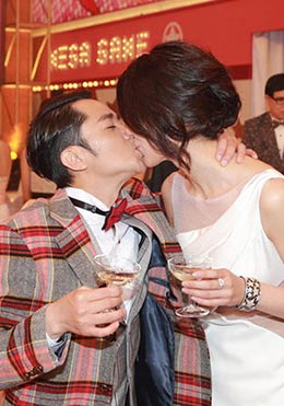 王祖蓝老婆 接吻图片