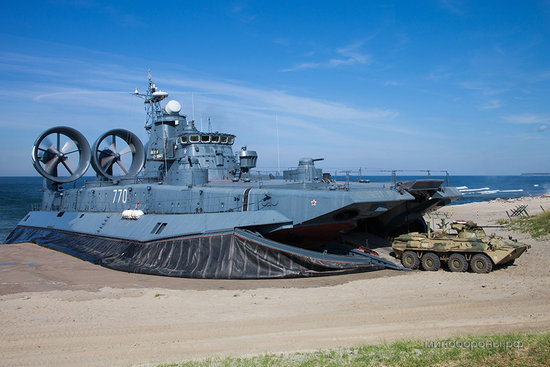 资料图:俄军野牛气垫船在波罗的海练登陆