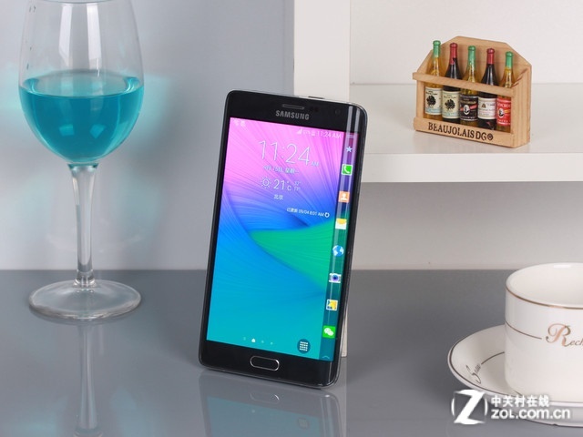 没有边框的手机 三星Note Edge报6299元 