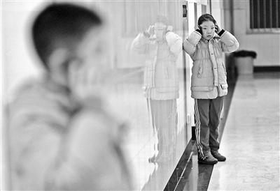 每个周六,“幸运的人”可以和父母通话5分钟