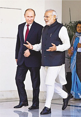 俄罗斯总统普京11日旋风式访问印度，与印度总理莫迪举行会谈，两人讨论到能源、核能、贸易、机器制造和军事技术等领域的合作问题。