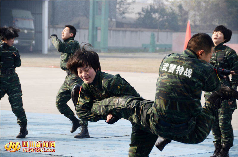 女特警特戰隊員格鬥術驚人 