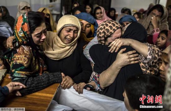 巴基斯坦学生遭枪手击中双腿 装死保命幸运逃脱