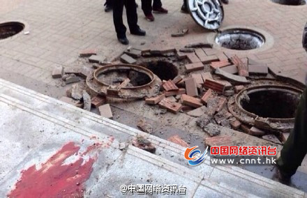 西宁街头一窨井盖突发爆炸 3名学生受伤(组图)