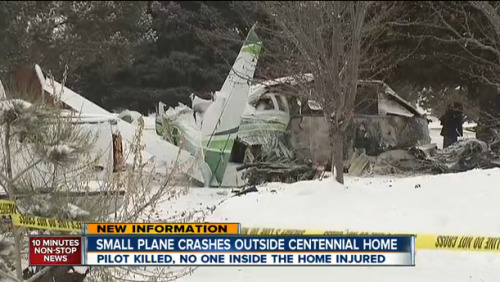 飞机在丹佛南部机场附近坠毁（视频截图）