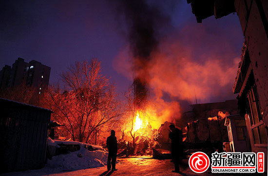 新疆克拉玛依火灾图片图片