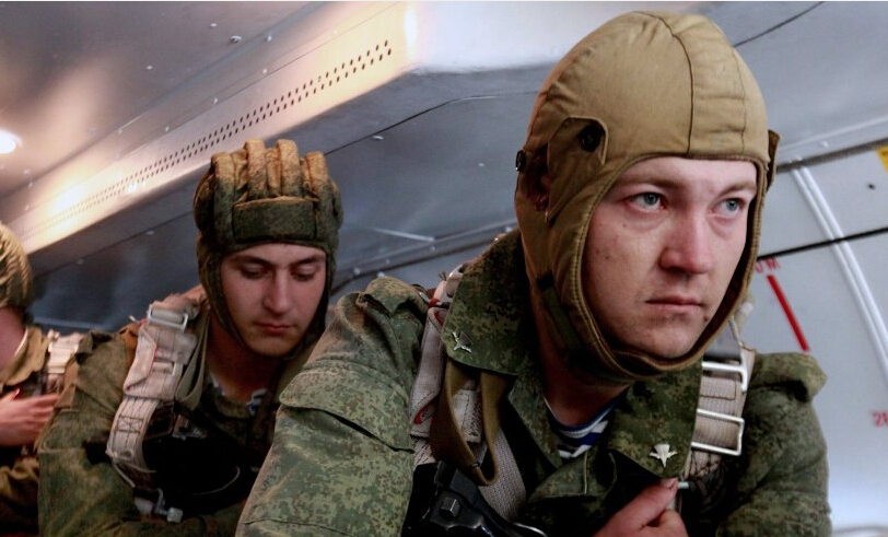 俄罗斯空降兵今年将再次登陆北极并举行演习(图)