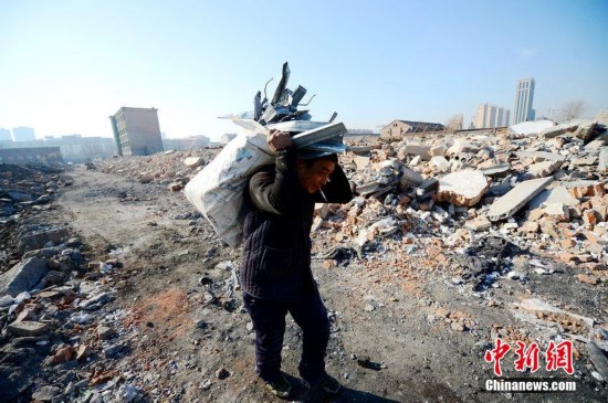 大锤砸死人图片