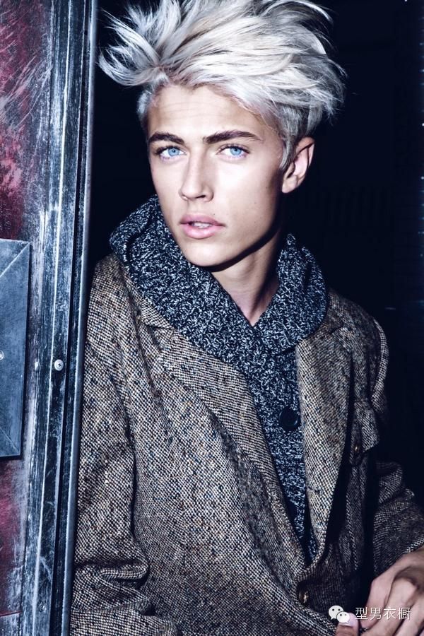 當下風頭最勁的新晉男模莫過於16歲的luckybluesmith.