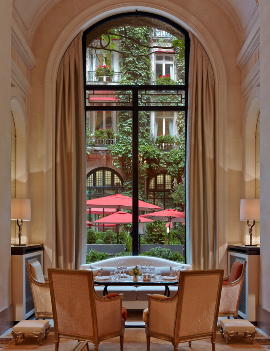 巴黎时装周的最时尚地址– 雅典娜酒店