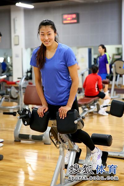 女排队员刘晏含大腿图片