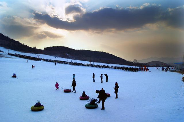 青州驼山滑雪图片