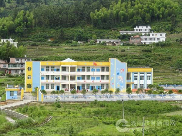 新建的桂东县清泉镇中心幼儿园