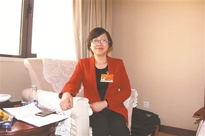 刘玲 全国人大代表,江苏省律师协会副会长我是在一线做法律服务工作的