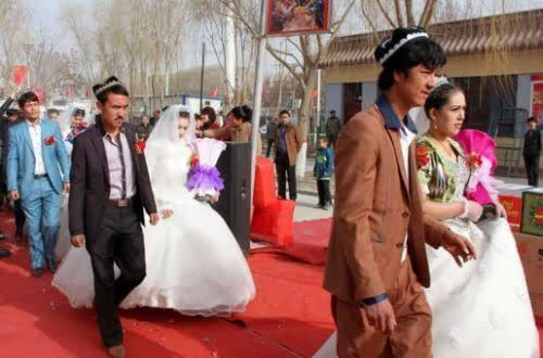 维吾尔婚纱_维吾尔姑娘图片(3)