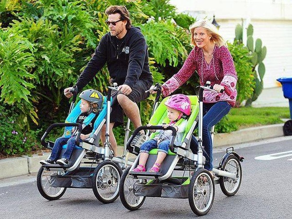 再来看看自行车和婴儿车的完美结合吧:这款是双胞胎麻麻必备的婴儿车