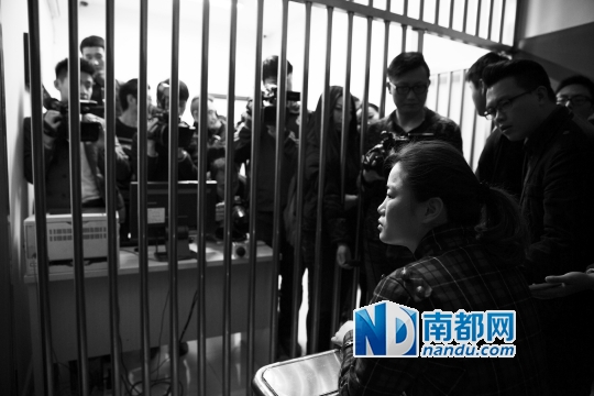 3月12日,深圳市肇事司机付某娜被关押在看守所,面对媒体的镜头,付某娜