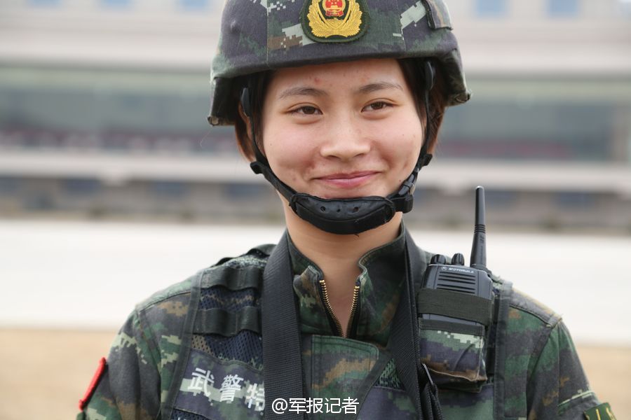 武警猎鹰突击队女兵图片