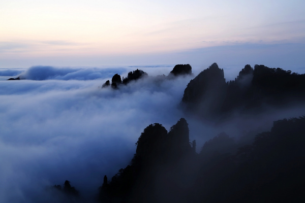 黃山風景區現春日裡最美的雲海奇觀