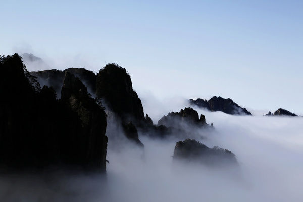 黃山風景區現春日裡最美的雲海奇觀