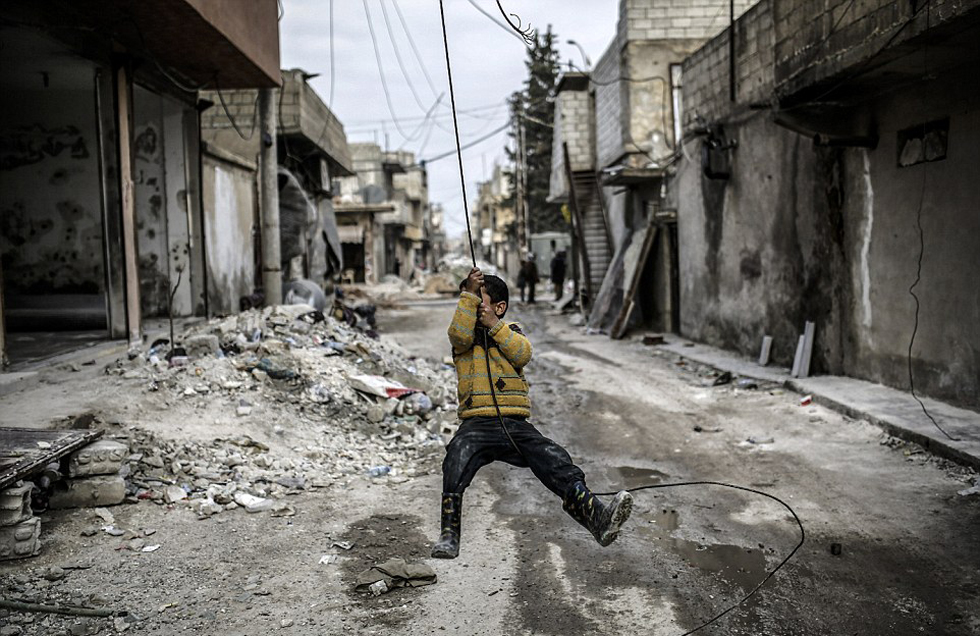 叙利亚边境小城战火后沦为废墟 居民重建家园(高清组图)